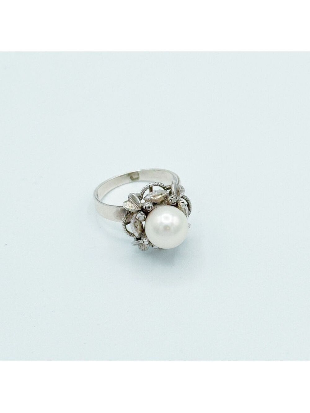 14k white gold ring with diamonds and a pearl